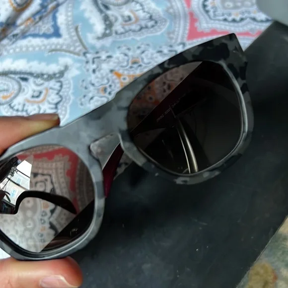 Prada grey Camo sunglasses - Picture 3 of 9